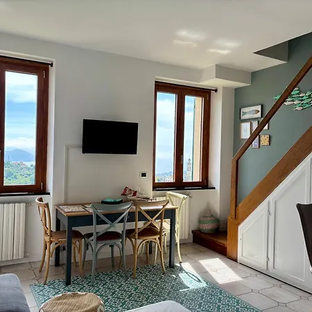 La Mansarda Di San Lorenzo Апартаменты *